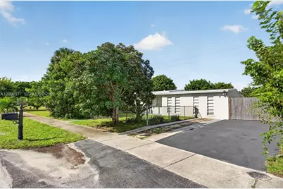5197 NE 14th Ave, Pompano Beach, FL 33064 - Photo 3