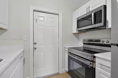 5197 NE 14th Ave, Pompano Beach, FL 33064 - Photo 9
