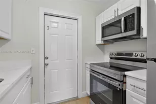 5197 NE 14th Ave, Pompano Beach, FL 33064 - Photo 9