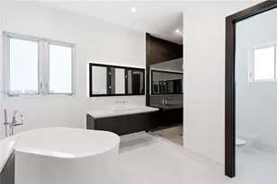 8221 NW 34th Dr, Doral, FL 33122 - Photo 39