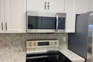8881A Fontainebleau Blvd, Miami, FL 33172 - Photo 9