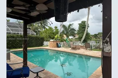 1021 NW 185th Ave, Pembroke Pines, FL 33029 - Photo 11