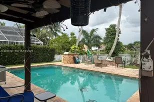 1021 NW 185th Ave, Pembroke Pines, FL 33029 - Photo 11