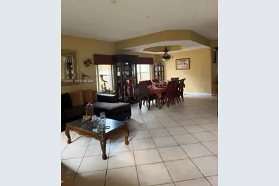 1021 NW 185th Ave, Pembroke Pines, FL 33029 - Photo 5