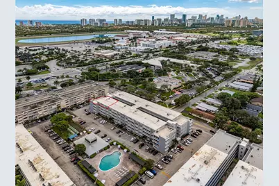 329 SE 3rd St #502P, Hallandale Beach, FL 33009 - Photo 31