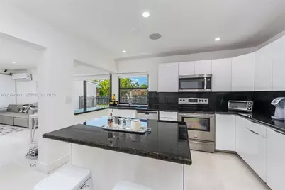 2330 NE 195th St, Miami, FL 33180 - Photo 13
