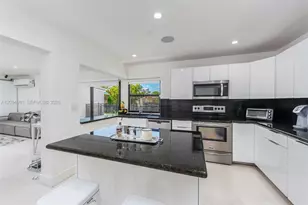 2330 NE 195th St, Miami, FL 33180 - Photo 13