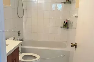 9360 Fontainebleau Blvd, Miami, FL 33172 - Photo 23
