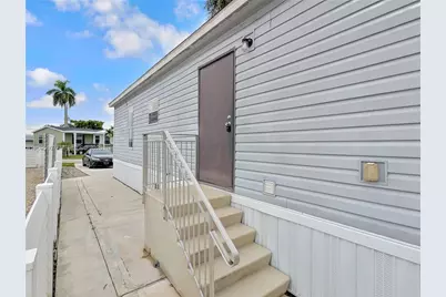 1910 SW 85th Ln, Davie, FL 33324 - Photo 5