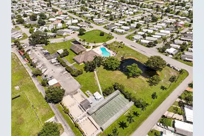 1910 SW 85th Ln, Davie, FL 33324 - Photo 37