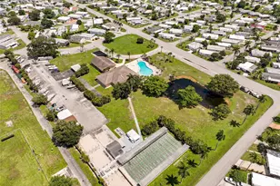 1910 SW 85th Ln, Davie, FL 33324 - Photo 37