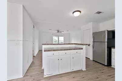 1910 SW 85th Ln, Davie, FL 33324 - Photo 13