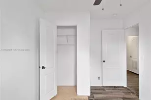 1910 SW 85th Ln, Davie, FL 33324 - Photo 19