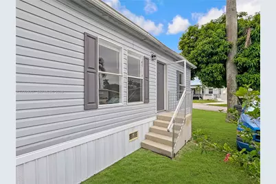 1910 SW 85th Ln, Davie, FL 33324 - Photo 3