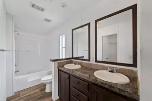 1910 SW 85th Ln, Davie, FL 33324 - Photo 17