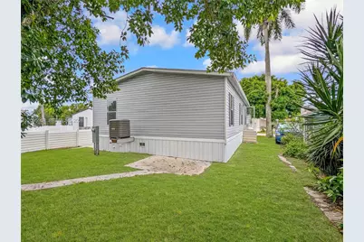 1910 SW 85th Ln, Davie, FL 33324 - Photo 25