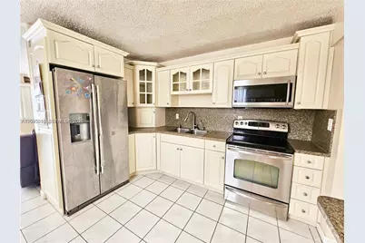 4596 E 8th Ct, Hialeah, FL 33013 - Photo 13