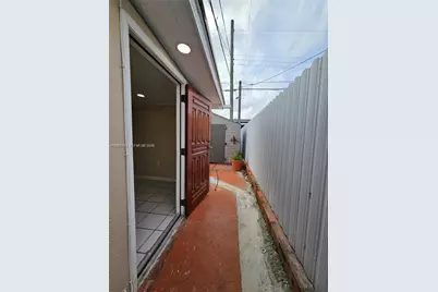 4596 E 8th Ct, Hialeah, FL 33013 - Photo 25
