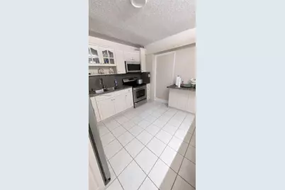 4596 E 8th Ct, Hialeah, FL 33013 - Photo 15