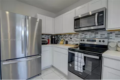 565 NE 5th Pl, Florida City, FL 33034 - Photo 11