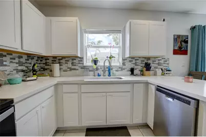 565 NE 5th Pl, Florida City, FL 33034 - Photo 9