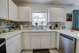 565 NE 5th Pl, Florida City, FL 33034 - Photo 9