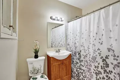 17401 NE 11th Ct, Miami, FL 33162 - Photo 21