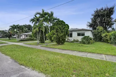 17401 NE 11th Ct, Miami, FL 33162 - Photo 3