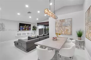 11817 SW 7th St, Pembroke Pines, FL 33025 - Photo 9