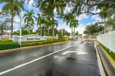 11817 SW 7th St, Pembroke Pines, FL 33025 - Photo 35