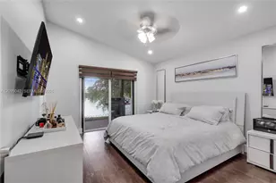 11817 SW 7th St, Pembroke Pines, FL 33025 - Photo 19