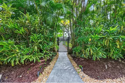 6750 SW 74th St, South Miami, FL 33143 - Photo 3