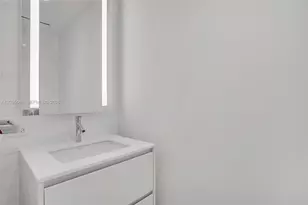 300 Biscayne Blvd Way, Miami, FL 33131 - Photo 9