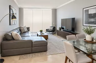 31 SE 5th St, Miami, FL 33131 - Photo 1