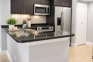 31 SE 5th St, Miami, FL 33131 - Photo 3