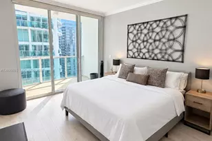 31 SE 5th St, Miami, FL 33131 - Photo 5