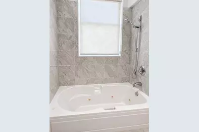 31 SE 5th St #4118, Miami, FL 33131 - Photo 11