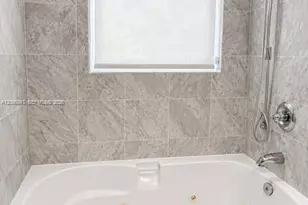 31 SE 5th St, Miami, FL 33131 - Photo 11