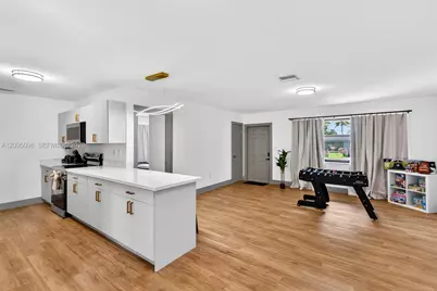 7221 Freedom St, Hollywood, FL 33024 - Photo 9