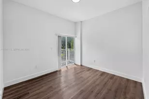 1021 NW 1st St, Miami, FL 33128 - Photo 9