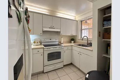 1103 W 39th Ter #20, Hialeah, FL 33012 - Photo 3