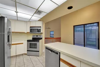 1043 SW 113th Ter, Pembroke Pines, FL 33025 - Photo 17