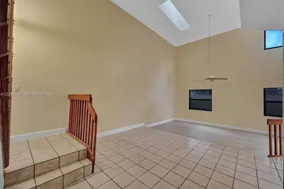 1043 SW 113th Ter, Pembroke Pines, FL 33025 - Photo 5