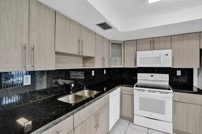 16500 NE 27th Ave #53, North Miami Beach, FL 33160 - Photo 7