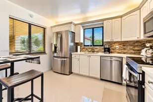 16273 Laurel Dr, Weston, FL 33326 - Photo 3