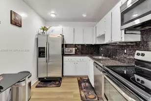 8220 SW 24th St, North Lauderdale, FL 33068 - Photo 9