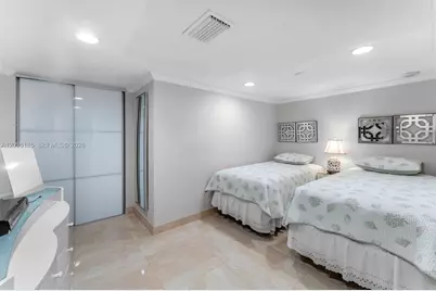 6423 Collins Ave #901, Miami Beach, FL 33141 - Photo 13