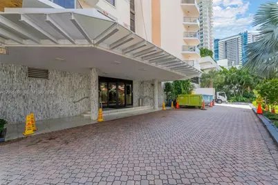 6423 Collins Ave #901, Miami Beach, FL 33141 - Photo 25