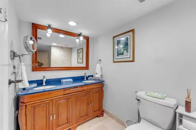 6423 Collins Ave #901, Miami Beach, FL 33141 - Photo 15