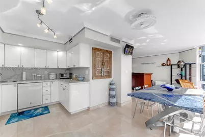 6423 Collins Ave #901, Miami Beach, FL 33141 - Photo 11